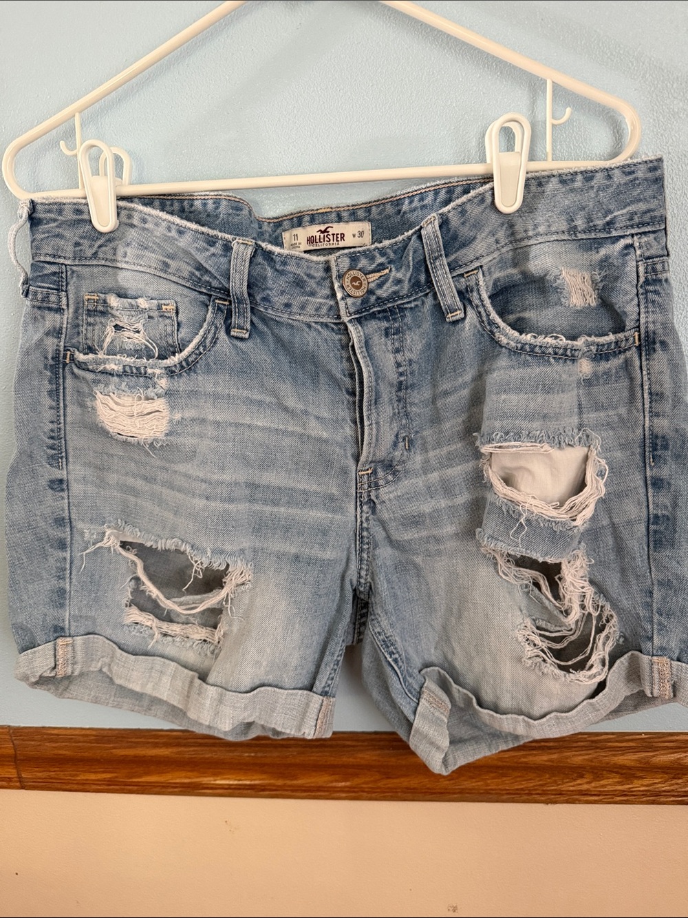Hollister Light Wash Distressed Denim Roll-Cuff Shorts. Women’s size 30 waist